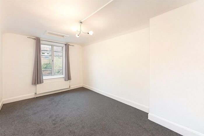 2 Bedroom Flat To Rent In Balvernie Grove, London, SW18