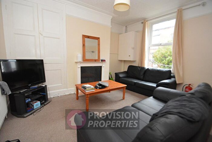 5 Bedroom Terraced House To Rent In Delph Mount, Woodhouse, Leeds, LS6