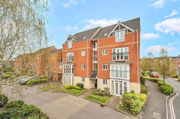 2 Bedroom Flat For Sale In Banbury, Oxfordshire, OX16