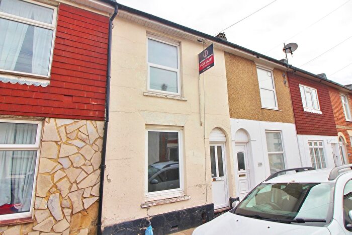 2 Bedroom Terraced House For Sale In Cuthbert Road, Fratton, PO1
