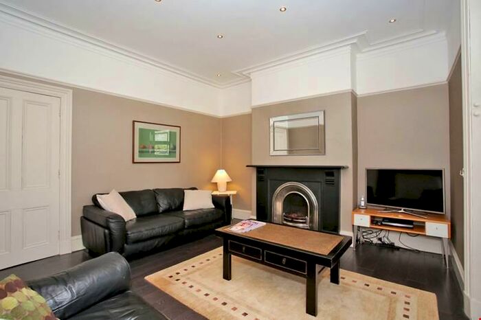 2 Bedroom Apartment To Rent In Brighton Place, Ground Floor Flat, Aberdeen, AB10