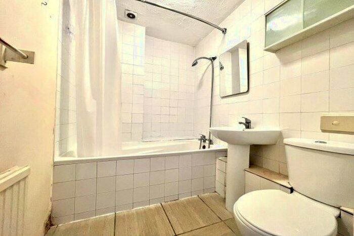 1 Bedroom Flat To Rent In Mayfair Avenue, Ilford, IG1