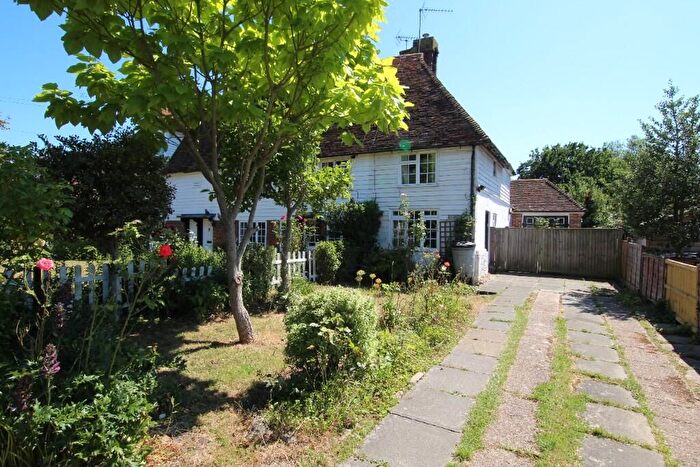 2 Bedroom Cottage For Sale In The Street, Bethersden, TN26