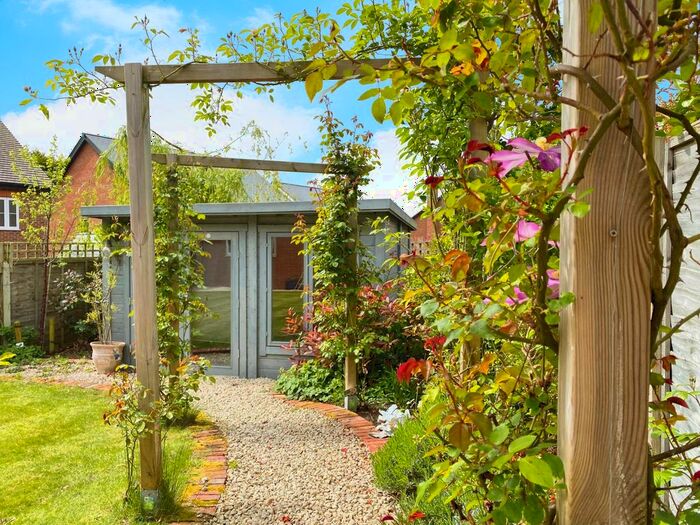 4 Bedroom Detached House For Sale In Newbury Hill View, Stadhampton, Oxford, OX44