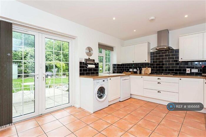 5 Bedroom Semi-Detached House To Rent In Oxford Drive, Ruislip, HA4