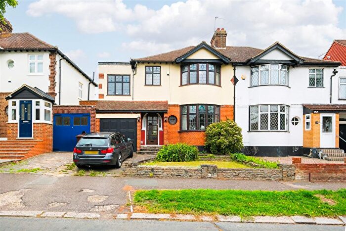 4 Bedroom Semi-detached House For Sale In Dale View Crescent, North Chingford, E4