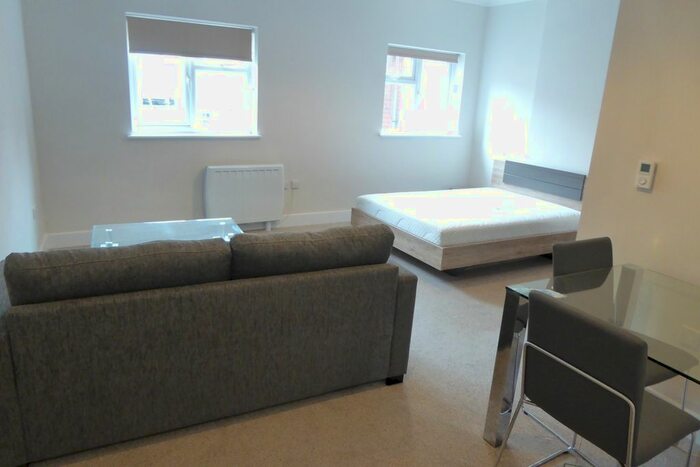 Studio To Rent In West Street, Reading, RG1