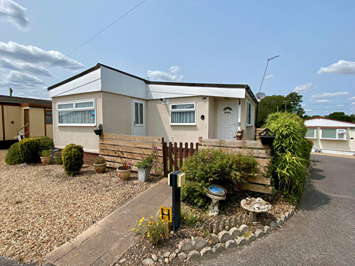 2 Bedroom Park Home For Sale In Central Drive, Oaktree Park, St Leonards, Ringwood, Hants, BH24