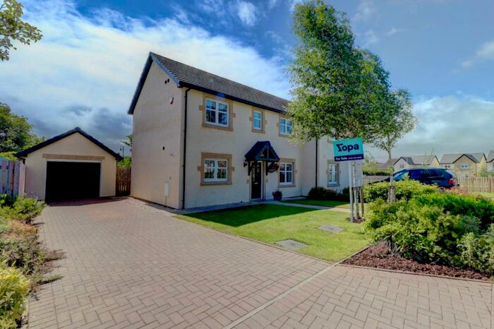 3 Bedroom Town House For Sale In Rae Drive, Biggar, ML12