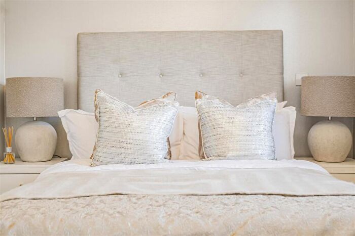 2 Bedroom Apartment For Sale In Plot Silvermere House, Herons Lake, Theale, Reading, RG7