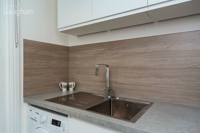 Flat To Rent In St Annes House, Buckingham Place, Brighton, BN1