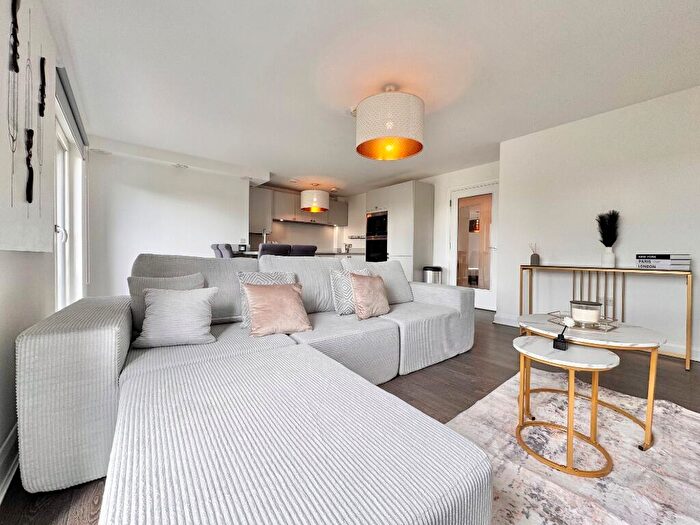2 Bedroom Flat To Rent In Broomhill Avenue, Broomhill, Glasgow, G11