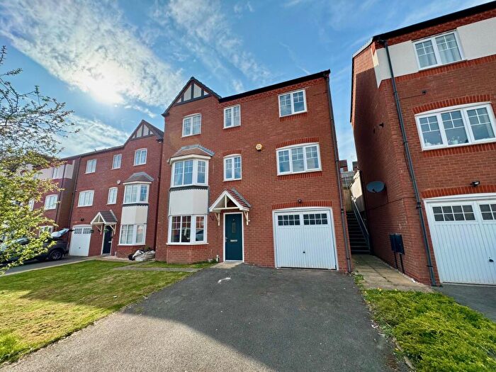 4 Bedroom House To Rent In Caban Close, Northfield, B31