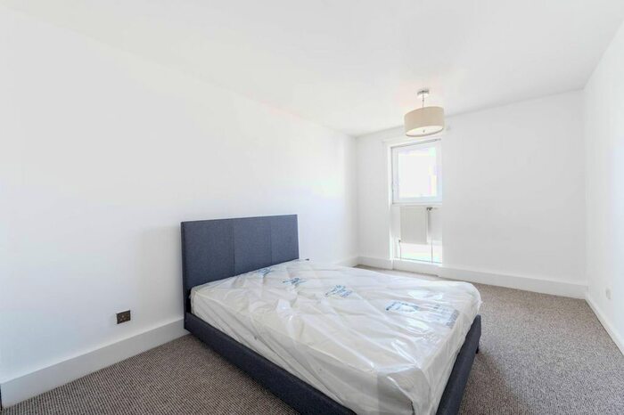 1 Bedroom Flat To Rent In Westbourne Park Road, Notting Hill, London, W11
