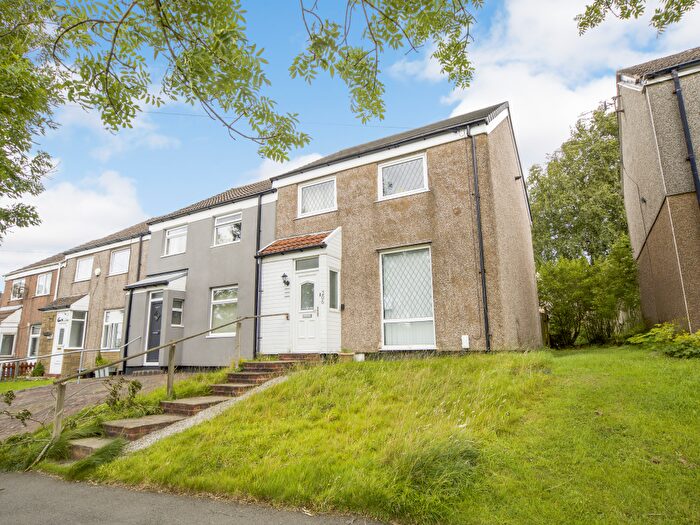 3 Bedroom Semi-Detached House For Sale In Brownhill Avenue, Burnley Lancashire, BB10