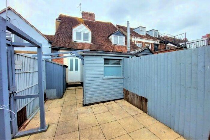 3 Bedroom Flat To Rent In Cooper Street, Chichester, PO19