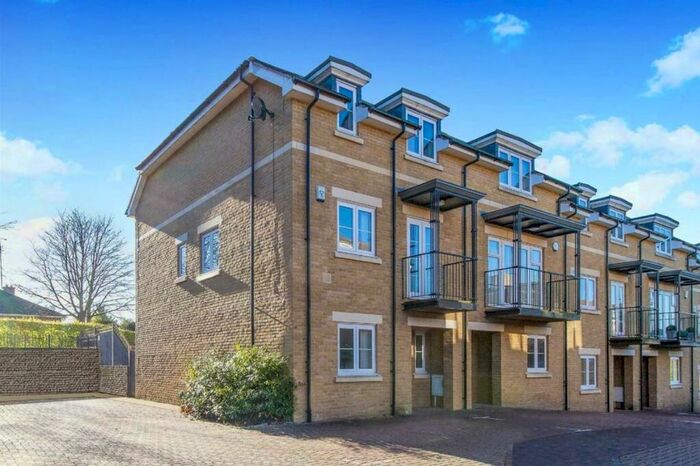 4 Bedroom Town House To Rent In Mary Price Close, Headington, OX3
