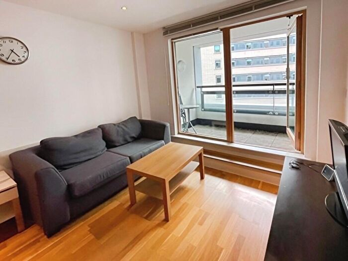 2 Bedroom Flat To Rent In Gateway East, Marsh Lane, Leeds, LS9