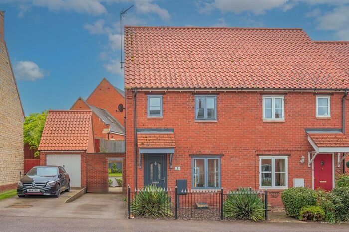 2 Bedroom End Of Terrace House For Sale In Cransley Rise, Mawsley, Kettering, NN14
