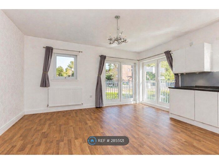 2 Bedroom Flat To Rent In New Mart Place, Edinburgh, EH14