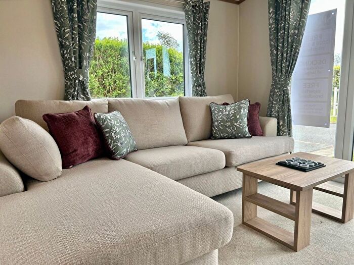 2 Bedroom Mobile/park Home For Sale In Halt Road, Goonhavern, Truro, TR4