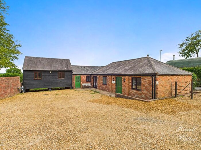 3 Bedroom Barn Conversion To Rent In Gawcott Road, Buckingham, MK18