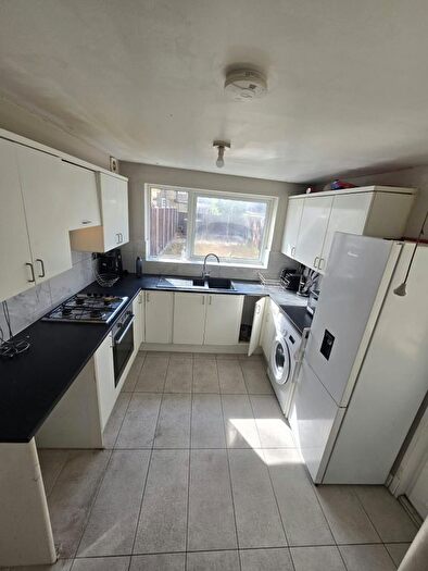 3 Bedroom Terraced House To Rent In Refurbished -Bedroom House For Rent, IG1