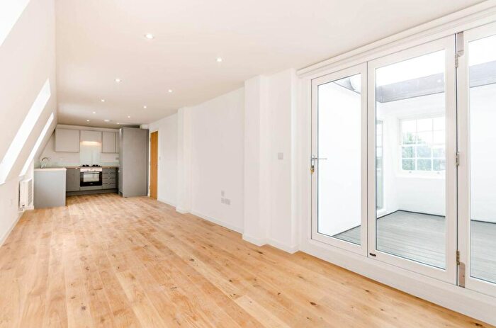 2 Bedroom Flat To Rent In St Johns Hill, St John's Hill, London, SW11