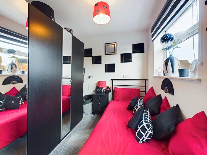 2 Bedroom Bungalow For Sale In Walton Heath Way, Links View, Northampton, NN2