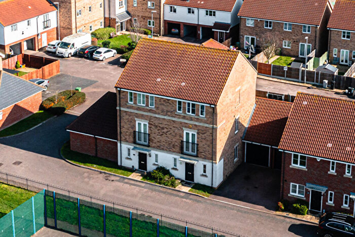 4 Bedroom Town House For Sale In Markhams Close, Basildon, SS15