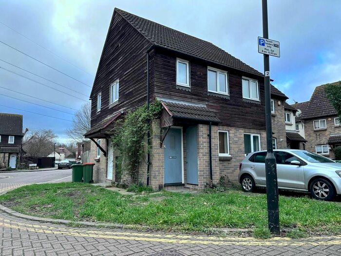 1 Bedroom Maisonette To Rent In Jade Close, London, E16