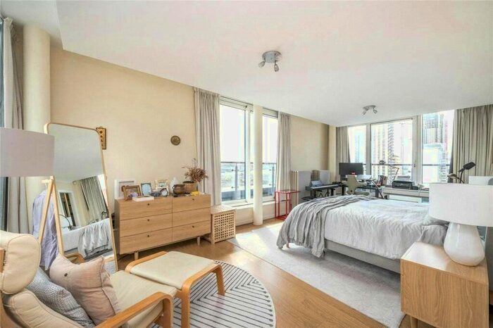 3 Bedroom Flat To Rent In Boardwalk Place, Canary Wharf, London, E14