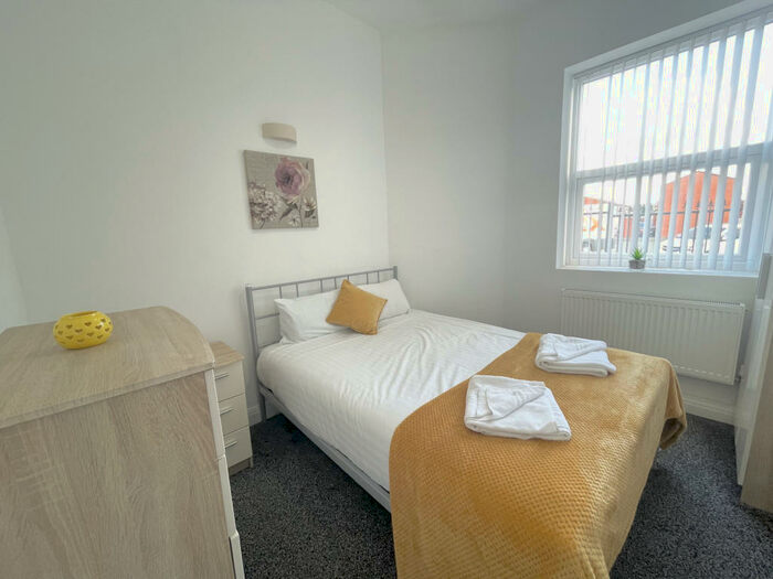 2 Bedroom Apartment To Rent In Pontefract Lane, Leeds, West Yorkshire, LS9