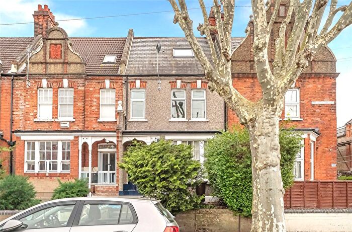 2 Bedroom Flat For Sale In Pretoria Avenue, Walthamstow, London, E17