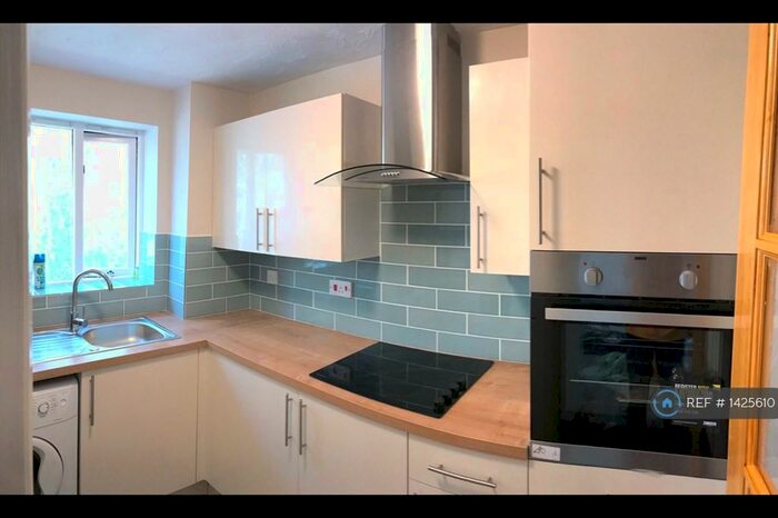 2 Bedroom Flat To Rent In Ruston Road, London, SE18