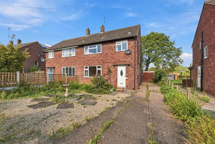 3 Bedroom Semi-Detached House For Sale In Radley Road, Halam, NG22