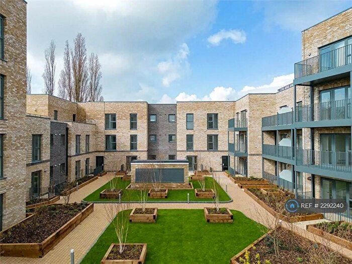 2 Bedroom Flat To Rent In Loughton, Essex, IG10