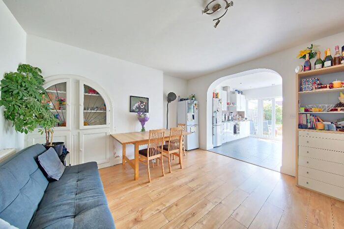 4 Bedroom End Of Terrace House To Rent In Martin Way, Morden, SM4