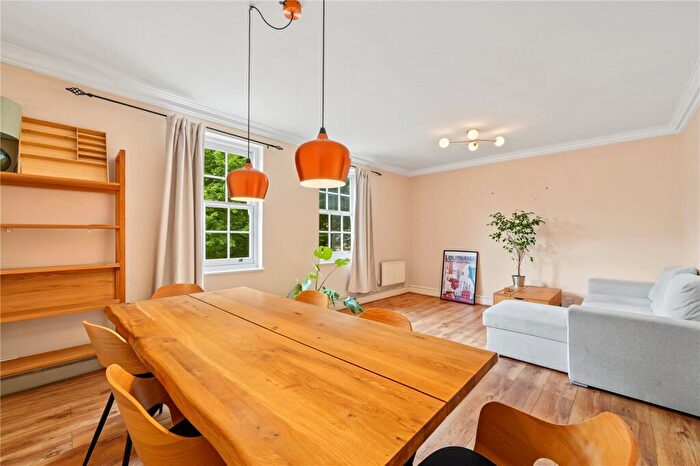 2 Bedroom Apartment To Rent In John Spencer Square, London, N1