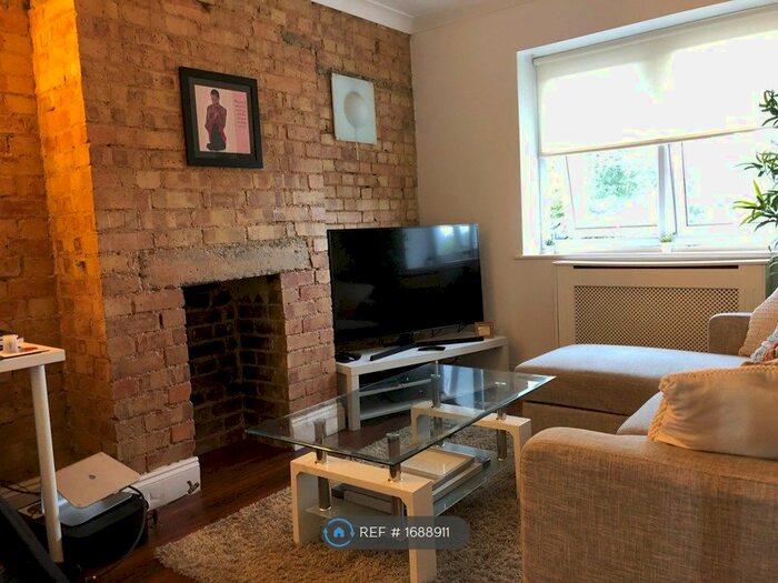 1 Bedroom Flat To Rent In Chigwell, Essex, IG7