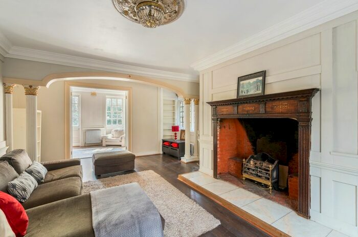 7 Bedroom Detached House To Rent In London Road, Wallington, SM6