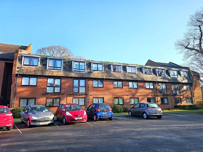 1 Bedroom Flat For Sale In High Oaks House, Locks Heath, Southampton, SO31