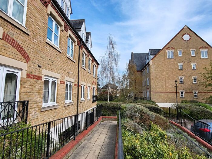2 Bedroom Flat To Rent In Exeter Close, Watford, WD24