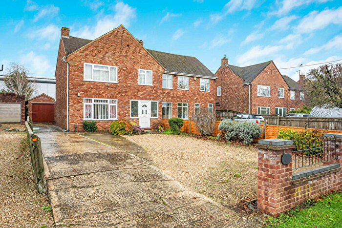 3 Bedroom Semi Detached House For Sale In Oxford Road, Kidlington, OX5