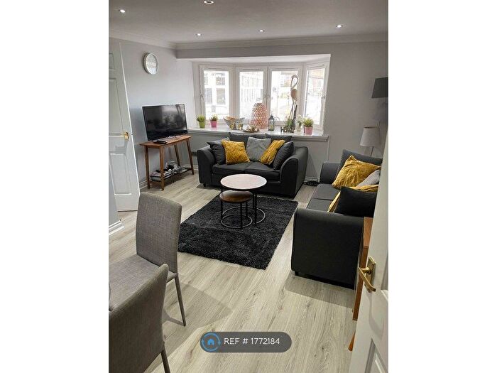 2 Bedroom Flat To Rent In Lancefield Quay, Glasgow, G3