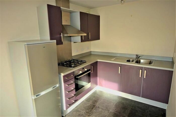 1 Bedroom Flat To Rent In Harrow Close, Addlestone, KT15