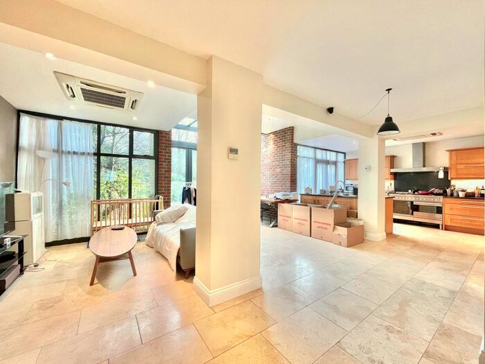 4 Bedroom Semi-Detached House To Rent In Shakespeare Gardens, London N2