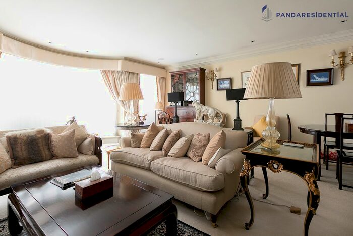 2 Bedroom Flat To Rent In Pall Mall, London, SW1Y