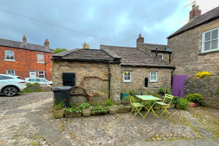 1 Bedroom Cottage For Sale In Penfold Yard, Quakers Lane, Richmond, DL10
