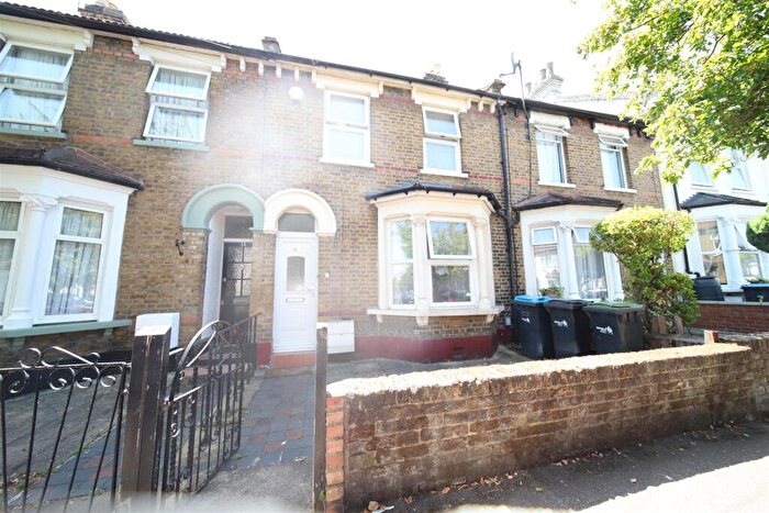 3 Bedroom Terraced House To Rent In Oatlands Road, Enfield, EN3